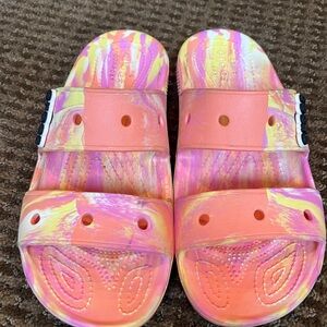 🧡CROCS CLASSIC MARBLED SANDALS lightweight men’s size 7 women’s size 9 EUC🧡